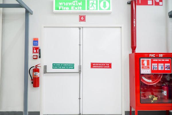 防火ドアは生命と財産を守るためにどのように機能するのでしょうか?